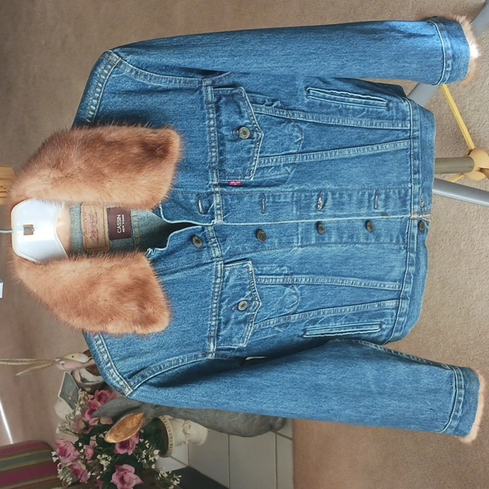 Vintage " Levis Jacket W/ Fox Fur Trim By Cassin, New York -- NEW Condition.....